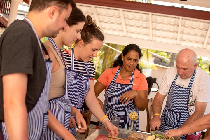 Traditional Cooking Small-Group Class in Unawatuna  - Photo 1 of 11